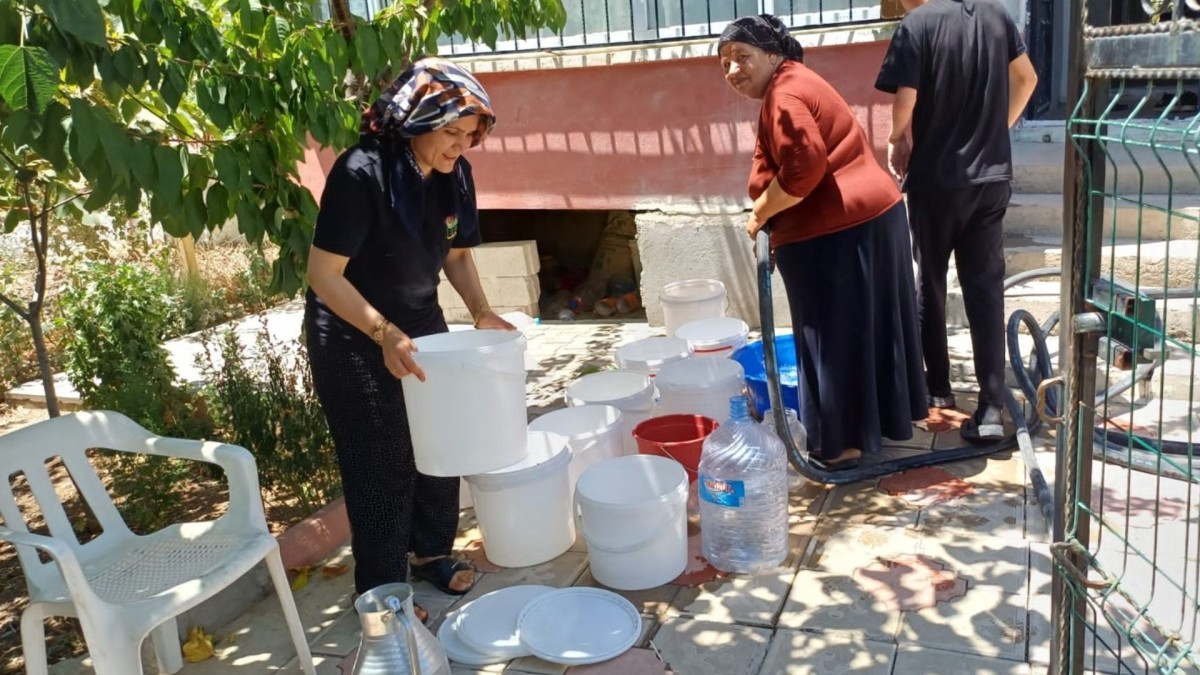 Adıyaman’da su kesintileri vatandaşı taşıma suya mecbur bıraktı