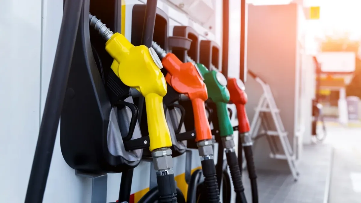 AKARYAKITA ÇİFTE ZAM: TABELA YENİDEN DEĞİŞTİ! 13 MART 2026 GÜNCEL BENZİN, MOTORİN VE LPG FİYATLARI