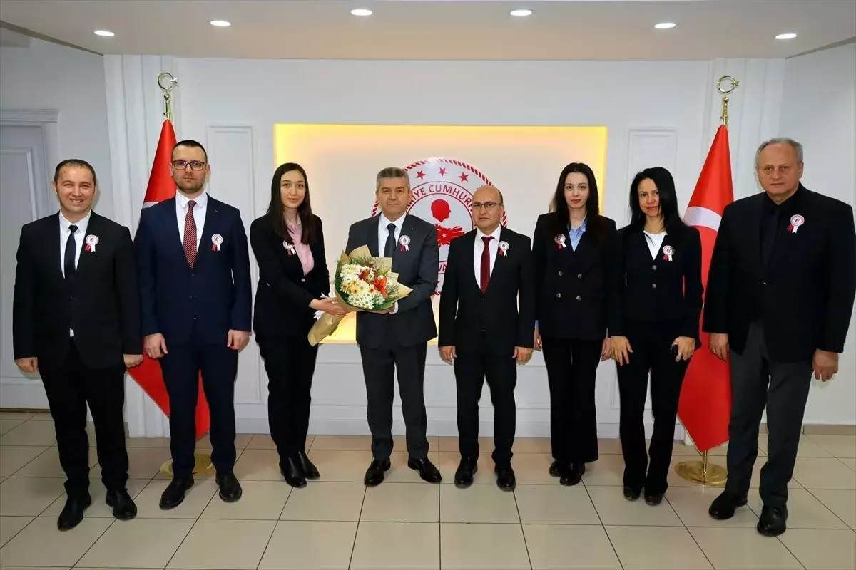 Vergi Haftası’nda Artvin’de anlamlı buluşma: Defterdarlık personeli Vali Ergün’ü ziyaret etti