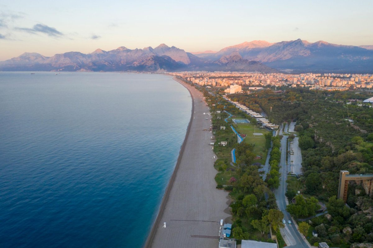 Antalya’da Gezilecek Yerler: Akdeniz’in Kıyısında Uzun Bir Keşif Rotası