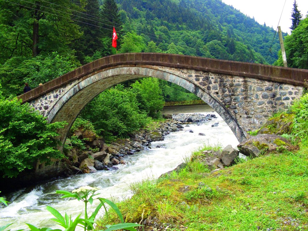 Rize’de Gezilecek Yerler: Karadeniz’in Yağmurla Beslenen Yeşil Rotası