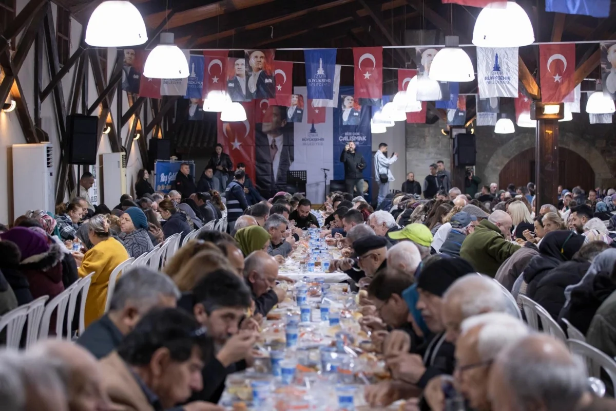 İzmir Büyükşehir’in İftar Sofrası Tire’de Kuruldu